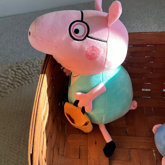 Plush Peppa Pig Family (singing peppa!) - Picture 2 of 6